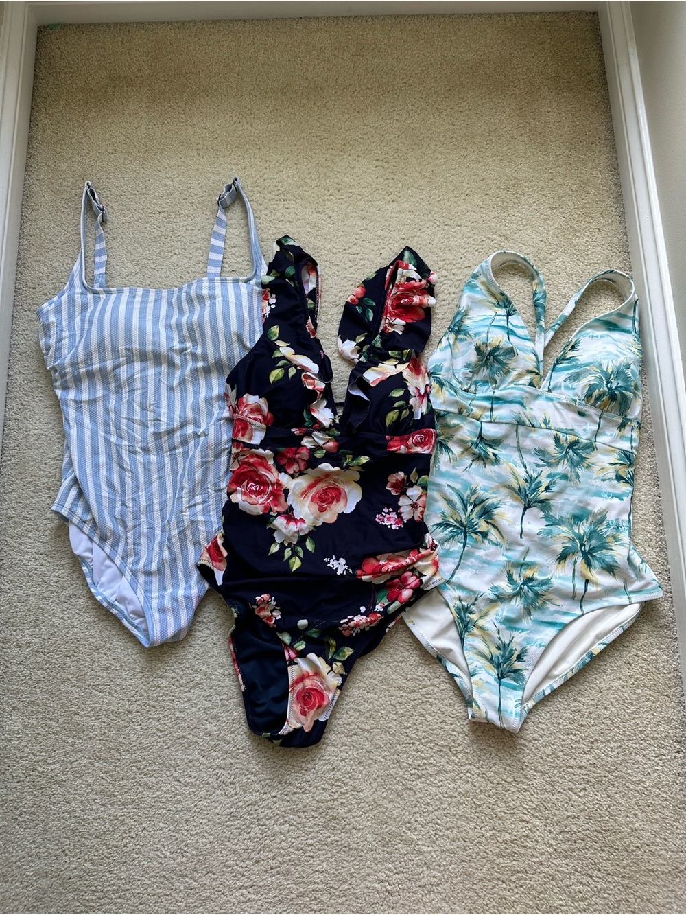 Women’s Bundle of 3 One-Piece Swimsuits, size Large - Picture 10 of 10